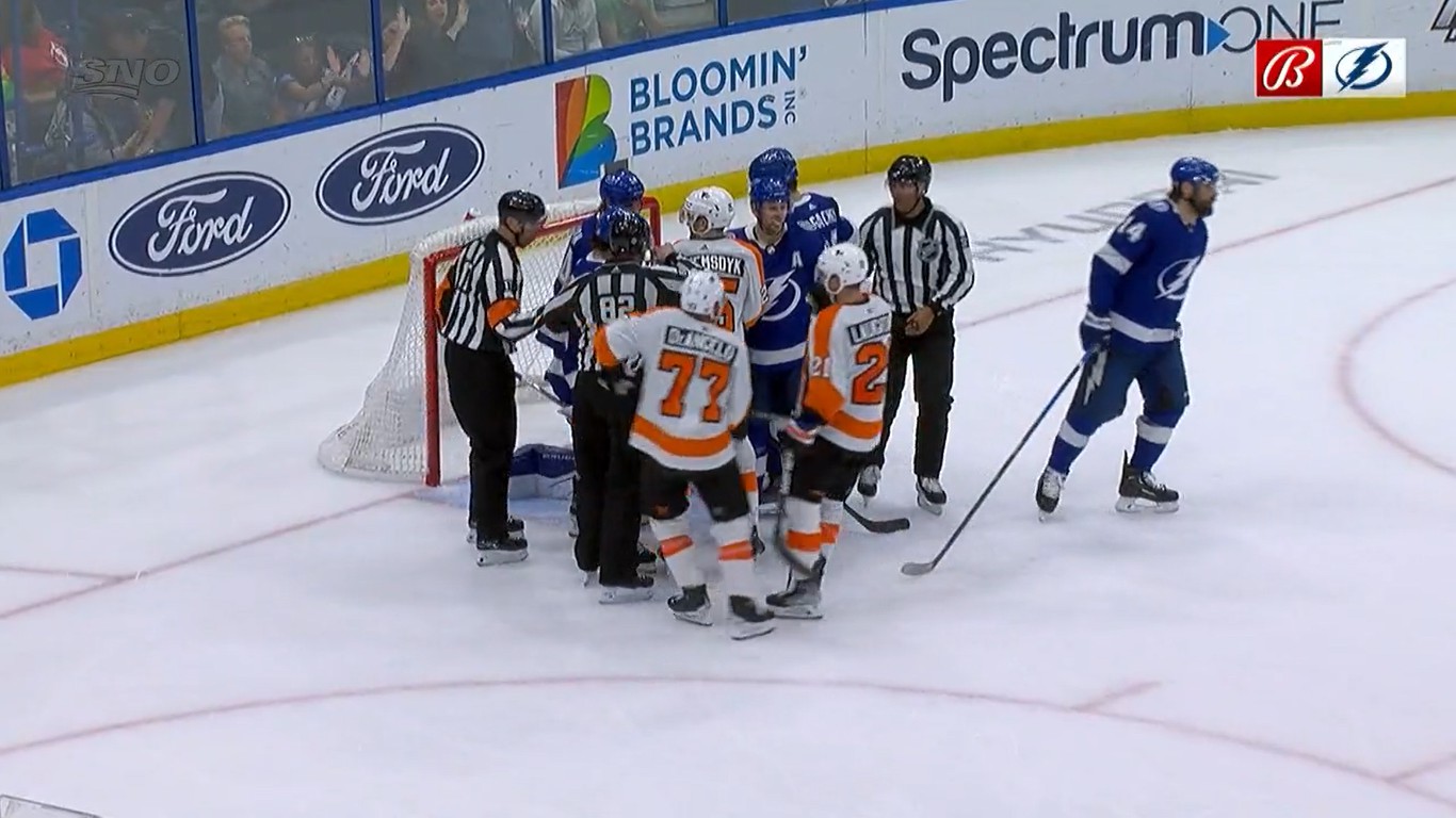 Tony DeAngelo suspendu deux matchs pour avoir dardé les noix de Corey Perry