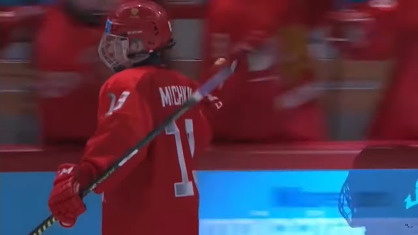 Matvei Michkov continuera à se développer en Russie après le repêchage