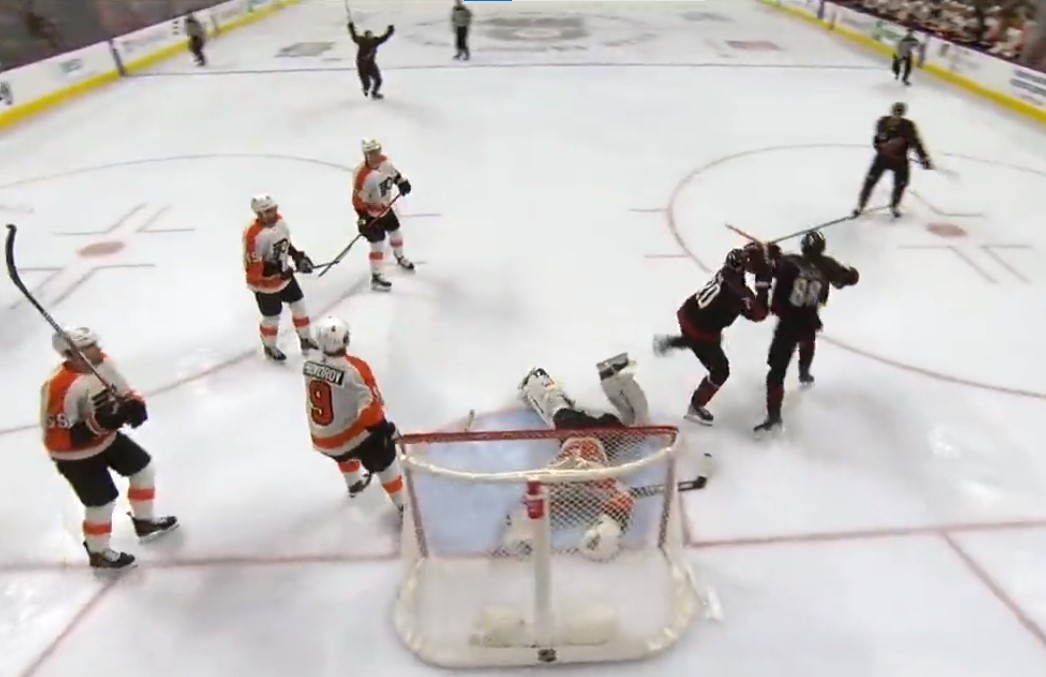 Top-5 : les Hurricanes créent l'égalité avec 0.3 seconde à faire au match