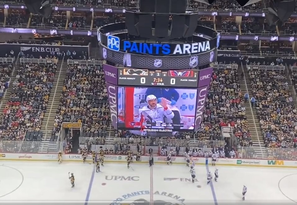 Top-5 : les partisans des Penguins ovationnent Alex Ovechkin