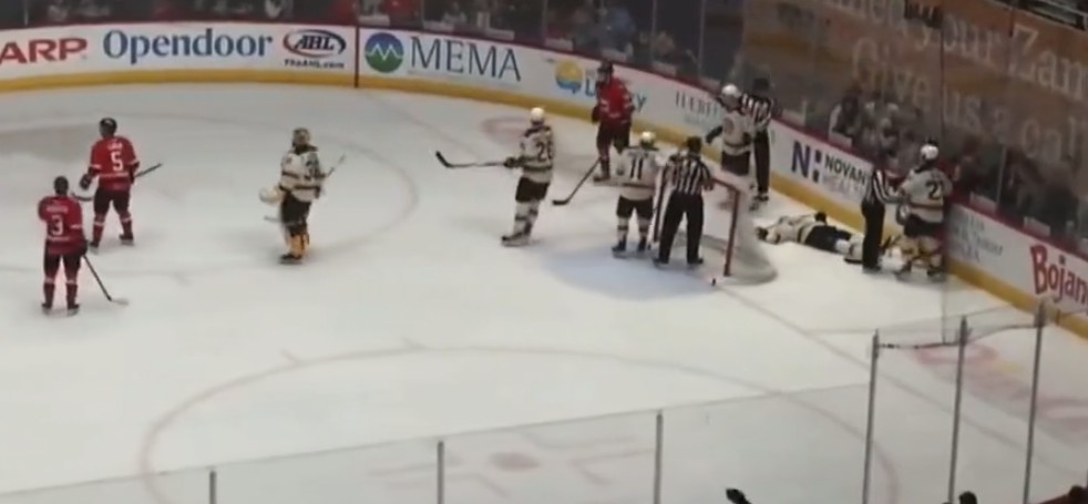 Inconscient, Mike Reilly a quitté le match des siens en civière