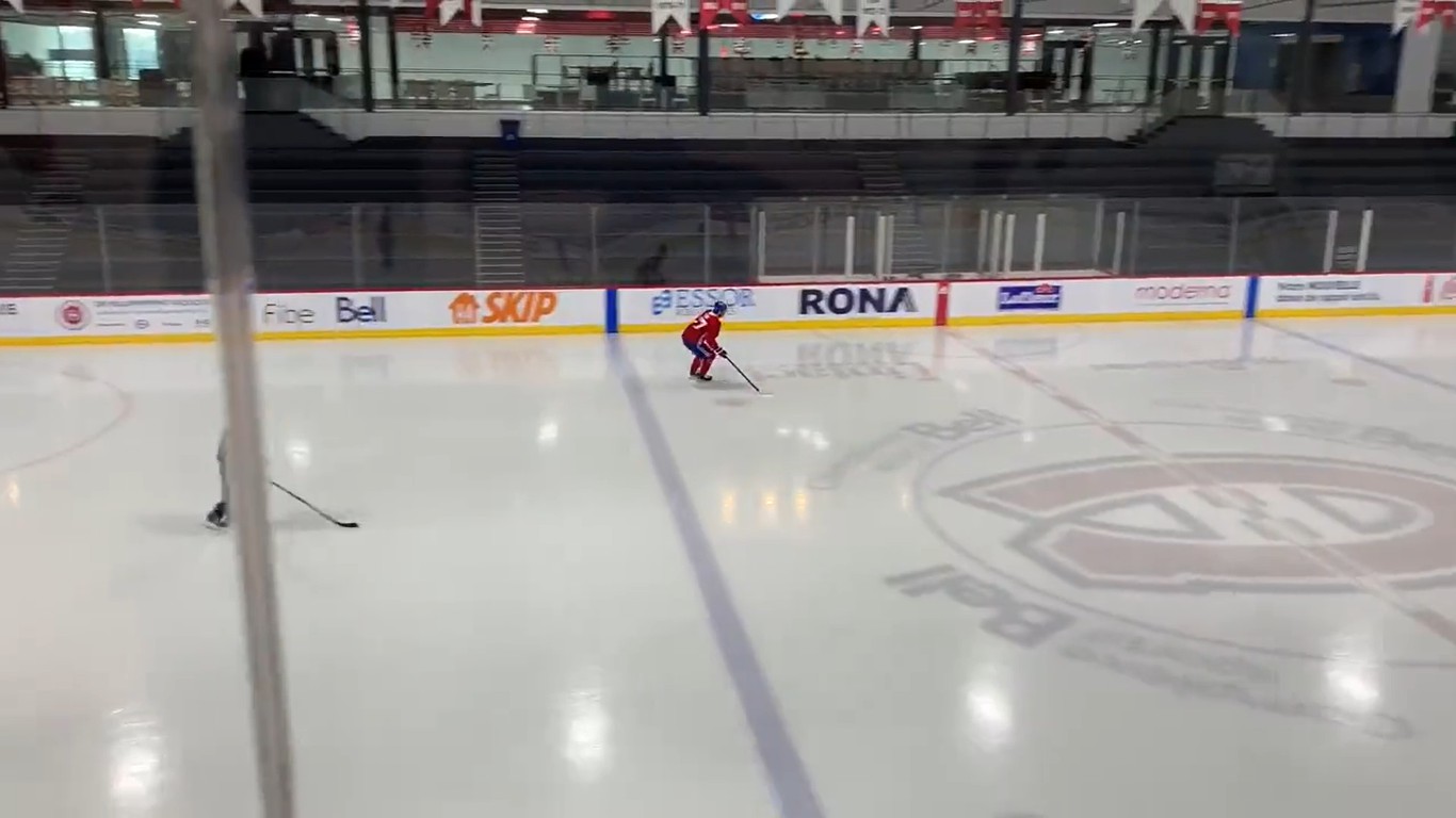 Kirby Dach a patiné en solitaire ce matin à Brossard
