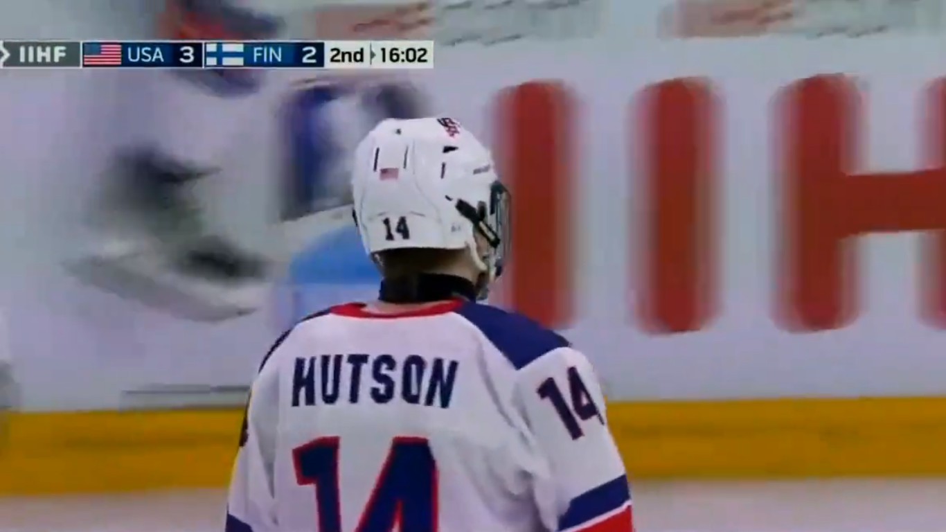 Il y a plusieurs ressemblances dans le jeu de Lane Hutson et de son petit frère