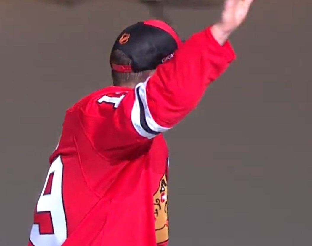 Top-5 : Jonathan Toews reçoit une belle ovation après son dernier match avec Chicago