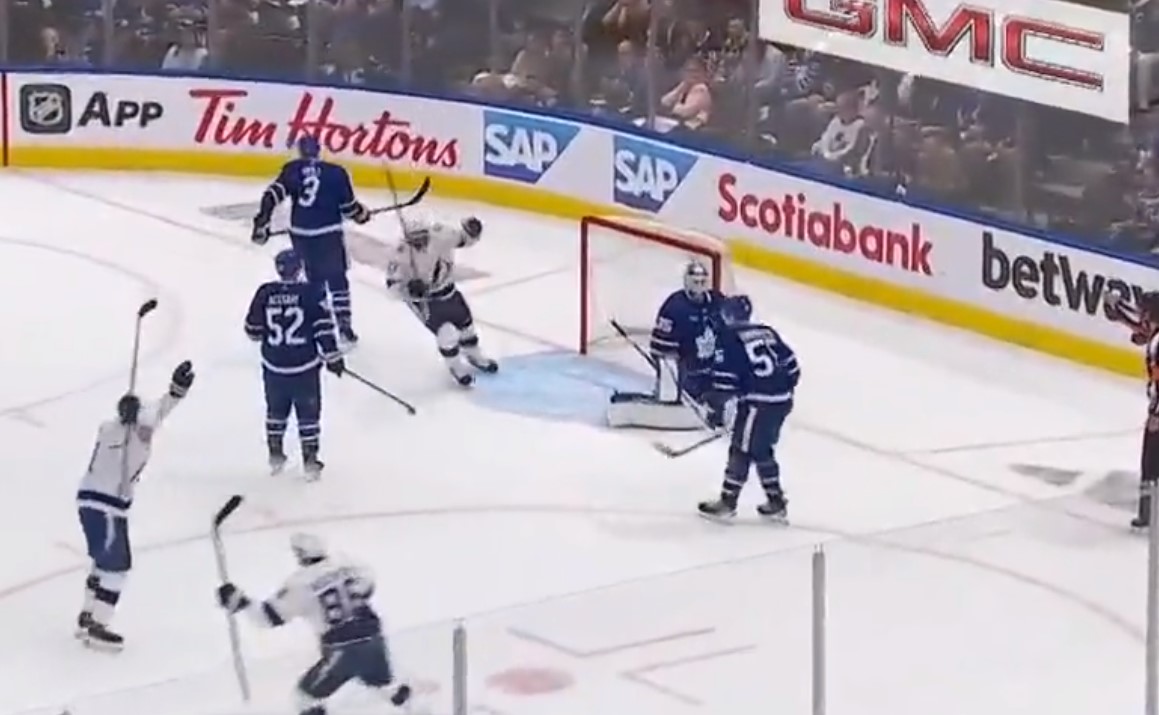 Séries en bref : Les Leafs écrasés dans le match numéro un