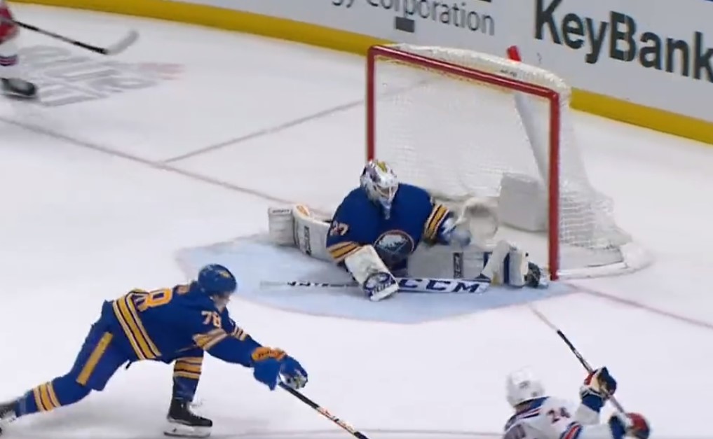 Devon Levi, le téléphone de sa blonde&#8230; Et Carey Price