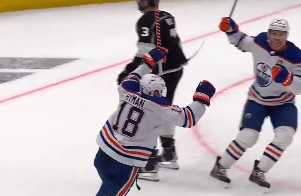 Séries en bref : les Oilers reviennent de l'arrière et s'en sortent avec la victoire