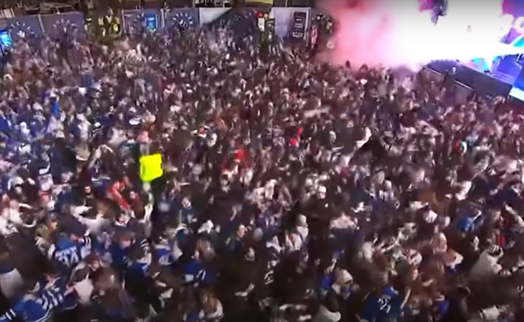 Victoire des Leafs : c'est la folie à Toronto