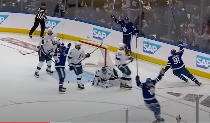 Séries en bref : les Leafs ramassent le Lightning et créent l'égalité dans la série
