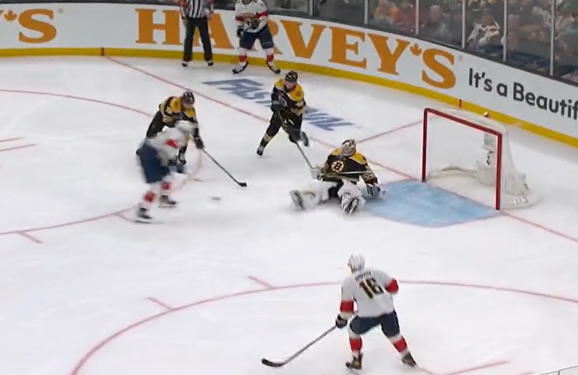 Séries en bref : une bourde de Linus Ullmark sauve la saison des Panthers