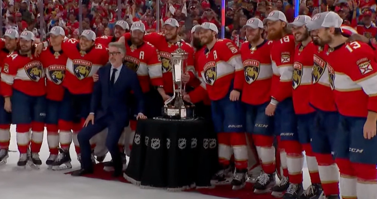Image : La LNH a complètement gâché le chandail des Panthers pour la finale