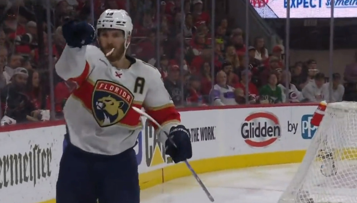 Matthew Tkachuk est à un but important de dépasser Maurice Richard et Corey Perry