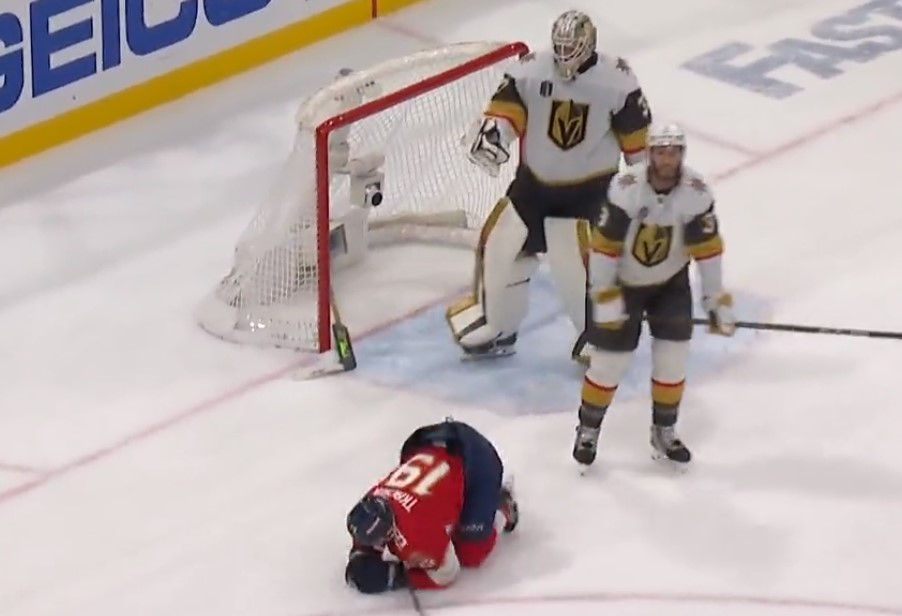 Matthew Tkachuk n'est pas à 100% : il cache clairement une blessure