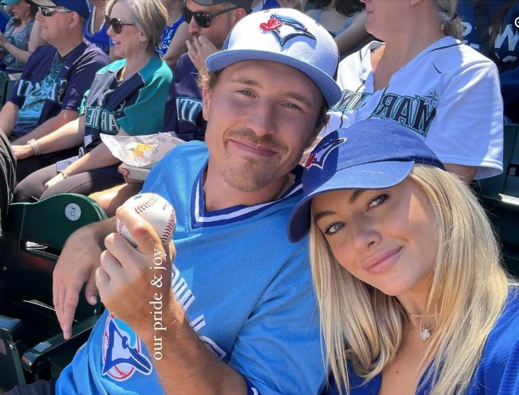 Brendan Gallagher a attrapé une balle au match des Blue Jays à Seattle