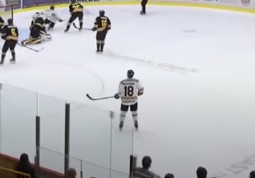 Le numéro 18 d'Alex Newhook sera retiré par son équipe junior