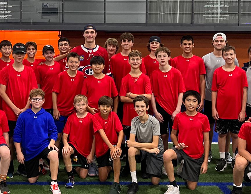 École de hockey du CH : Juraj Slafkovsky est un entraîneur