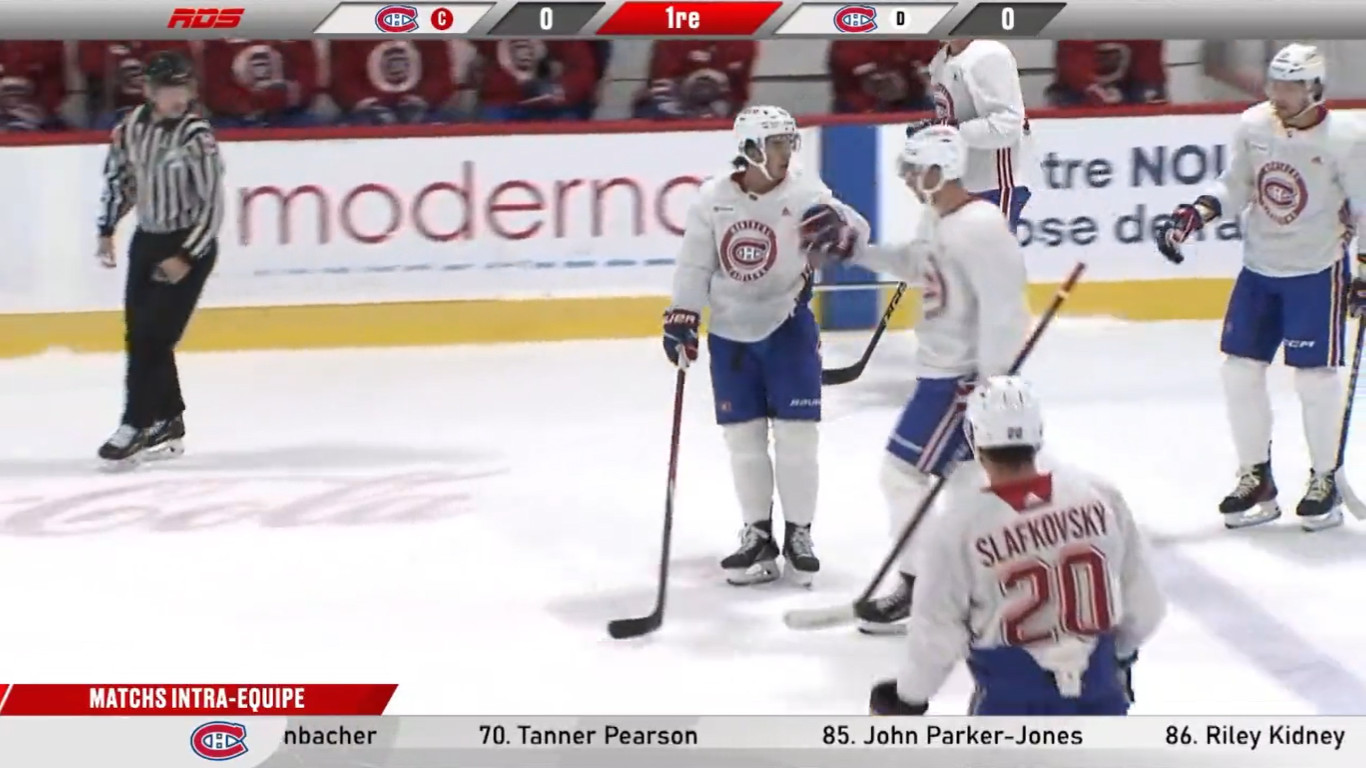 Camp d'entraînement : Newhook au centre de Slafkovsky et Anderson