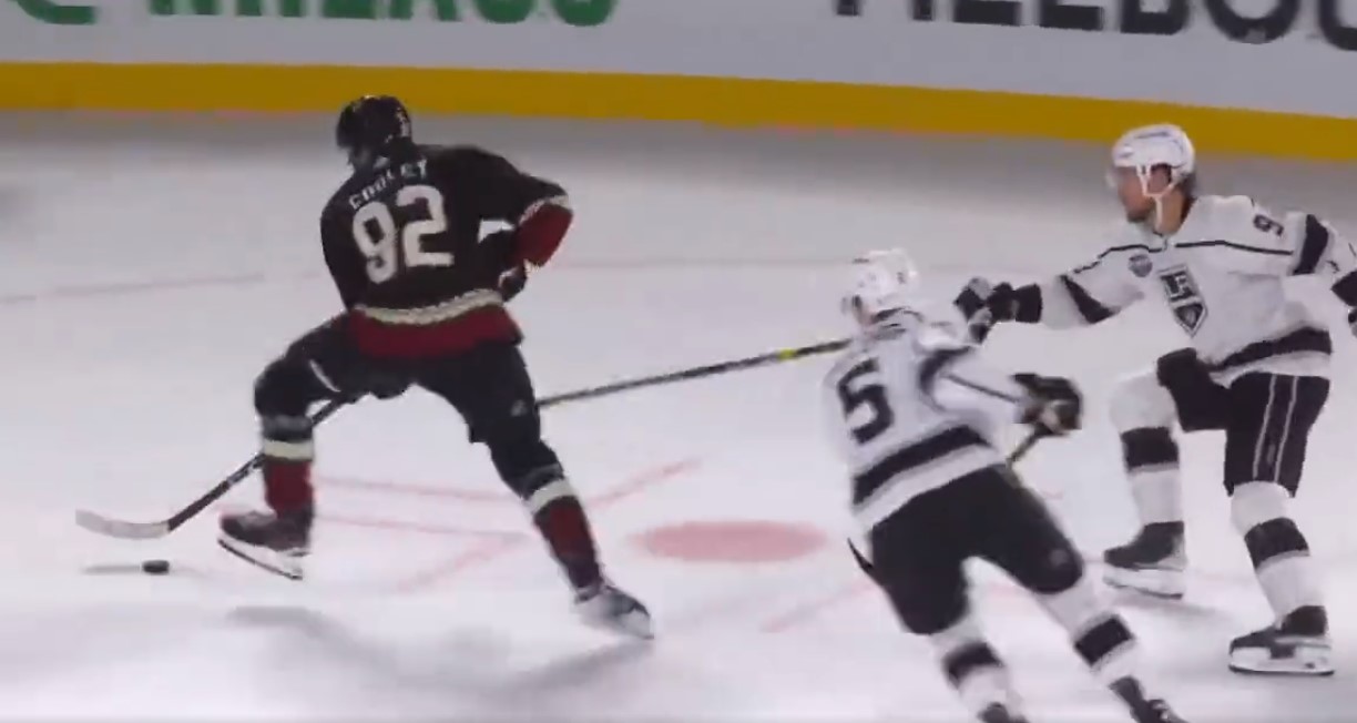 Logan Cooley est en train de manger Juraj Slafkovsky cette année