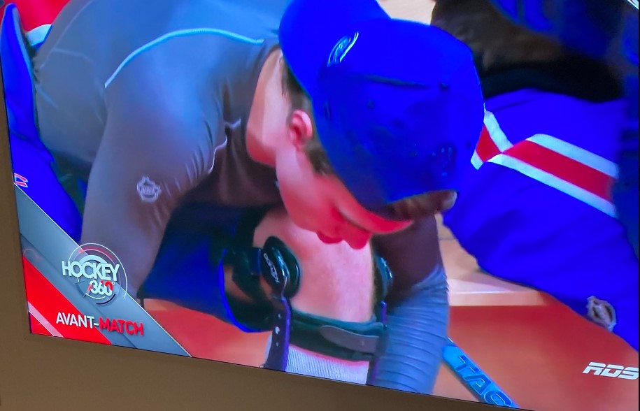 Kaiden Guhle et Juraj Slafkovsky portent des attelles de type « offloading brace »