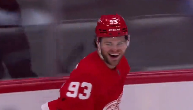 Top-2 : Alex DeBrincat a déjà huit buts après son tour du chapeau contre les Flames