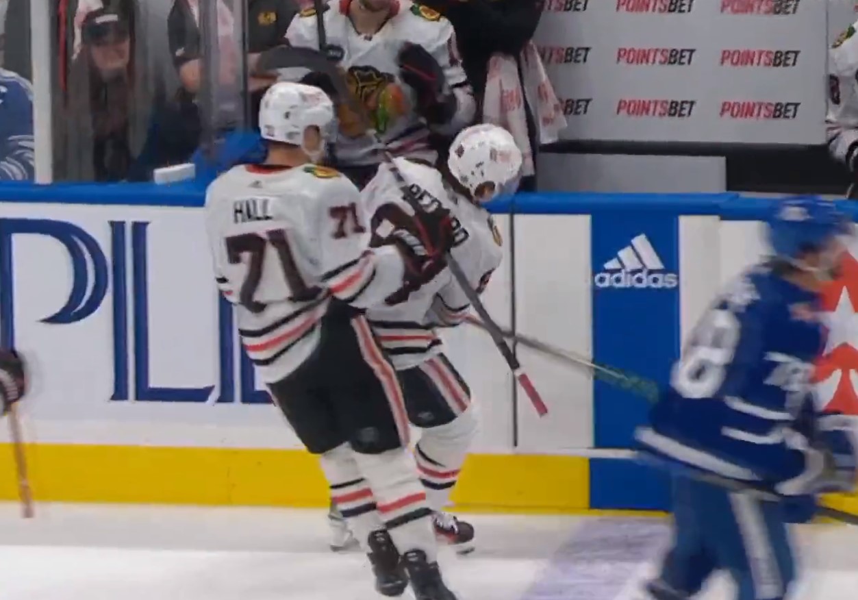 Top-5 : un premier match sans point pour Connor Bedard dans la LNH