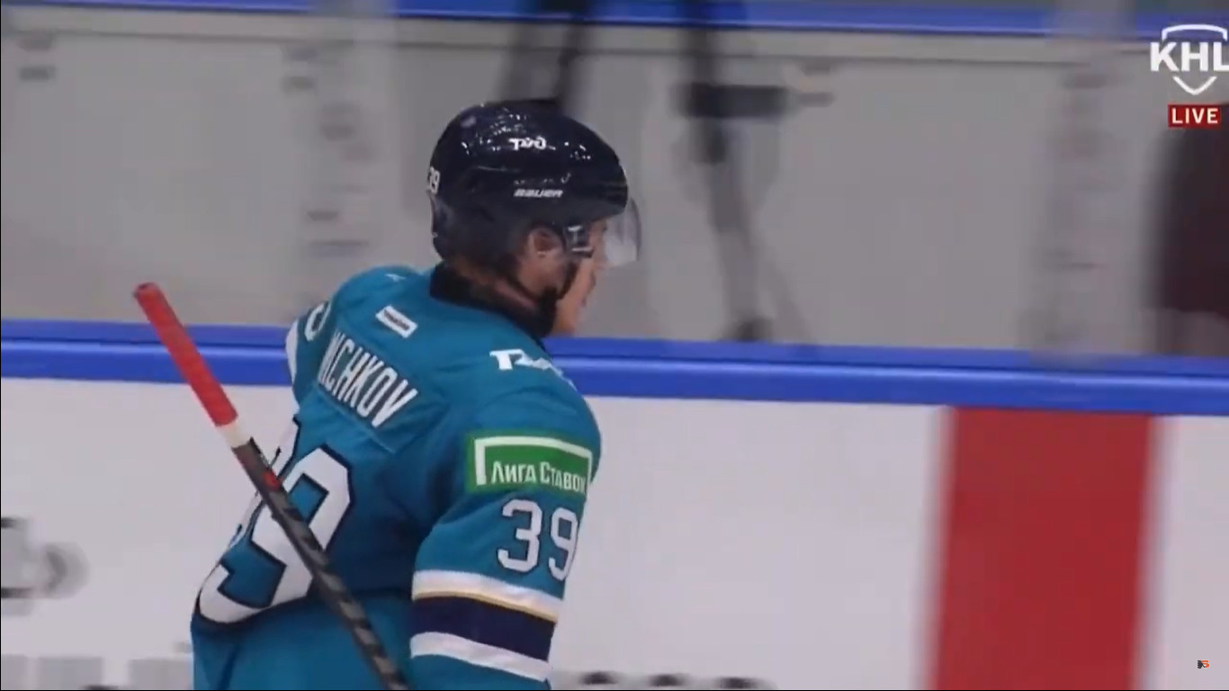 Énorme performance de Matvei Michkov face à son ancien club