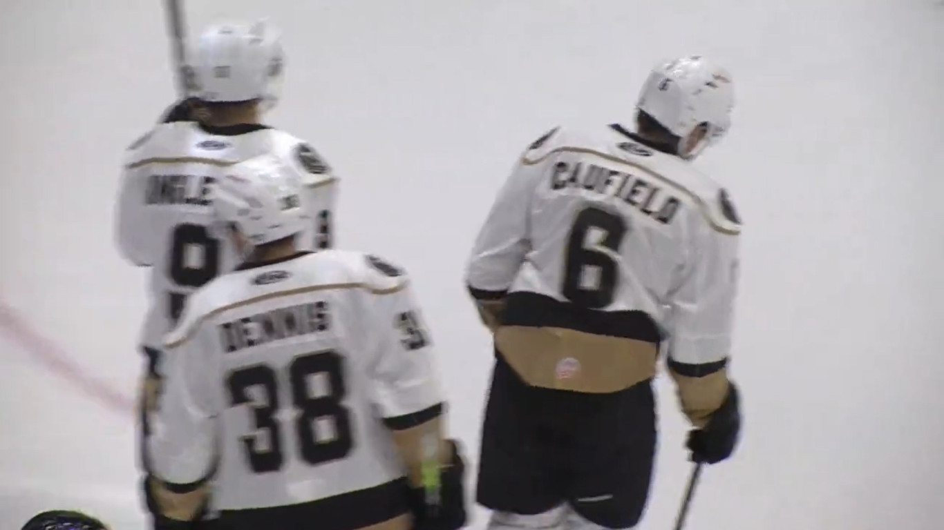 Brock Caufield a marqué son premier but chez les pros