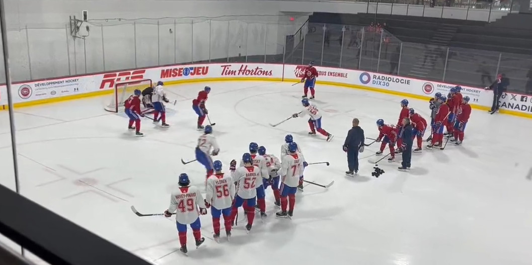 Entraînement : Justin Barron et Michael Pezzetta en extra