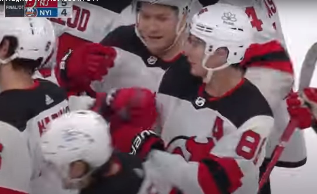 Top-2 : Quatre points pour Jack Hughes dans une victoire des Devils