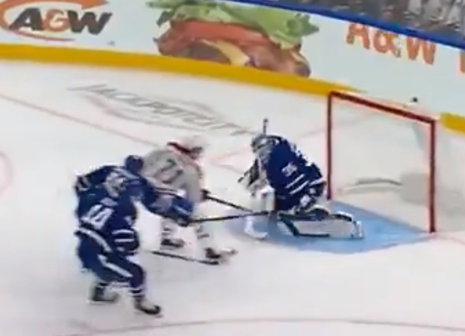 Jake Evans marque le premier but de la saison du Canadien