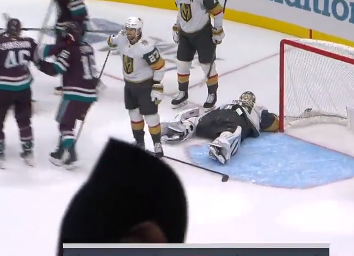 Top-2 : Les Ducks infligent aux Knights leur première défaite à la régulière