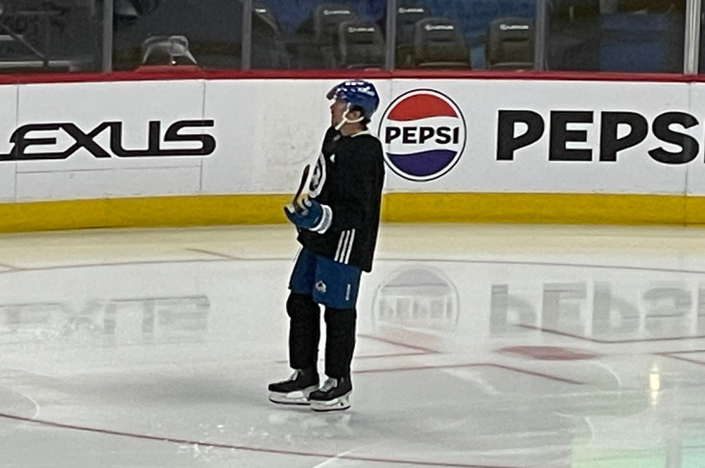 Programme d'aide : Samuel Girard a patiné avec ses coéquipiers de l'Avalanche