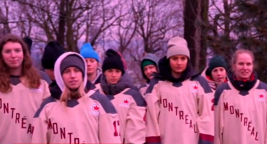 Vidéo uniquement en anglais : l'équipe féminine montréalaise est vivement critiquée