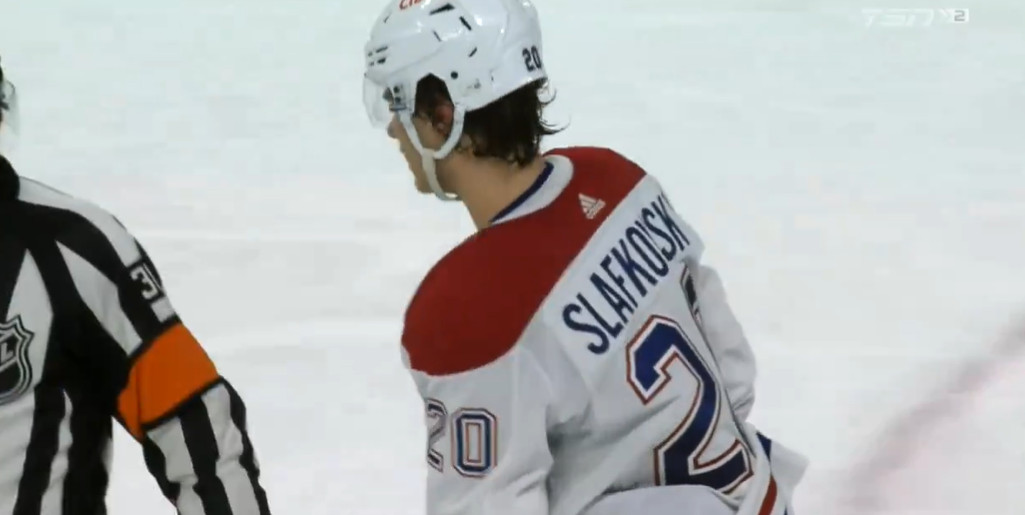 Personne ne s'en fait avec le coup qu'a reçu Juraj Slafkovsky