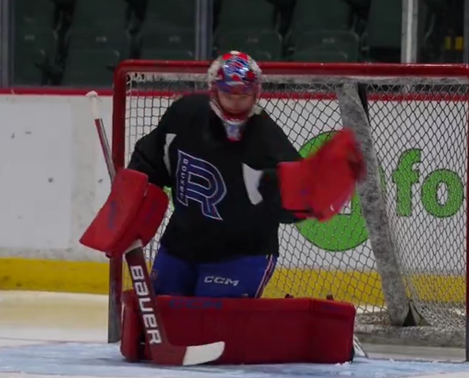 Jakub Dobes : sa mère annule un vol d'avion pour assister au premier match de son fils