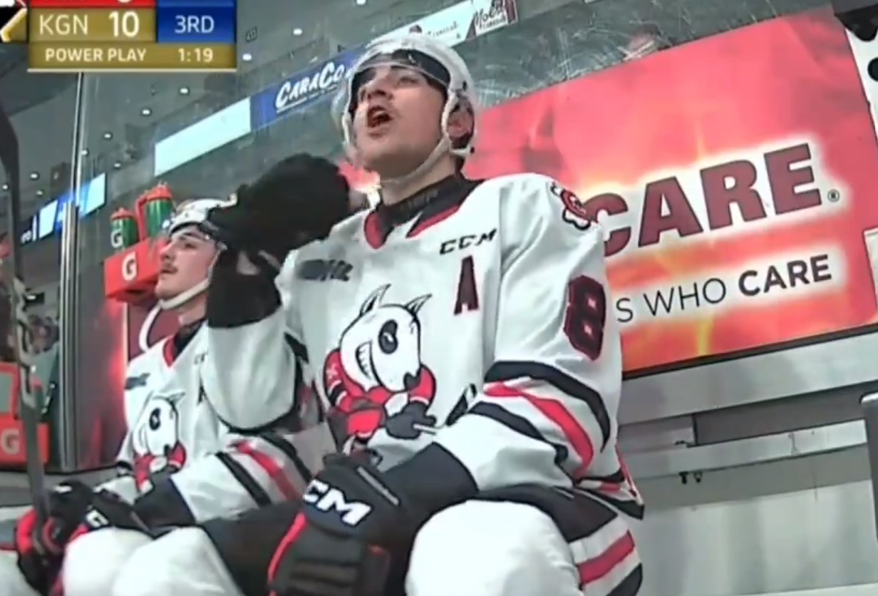 « Tu es f*cking mort! » : le geste disgracieux (et inacceptable) d'un joueur de la OHL