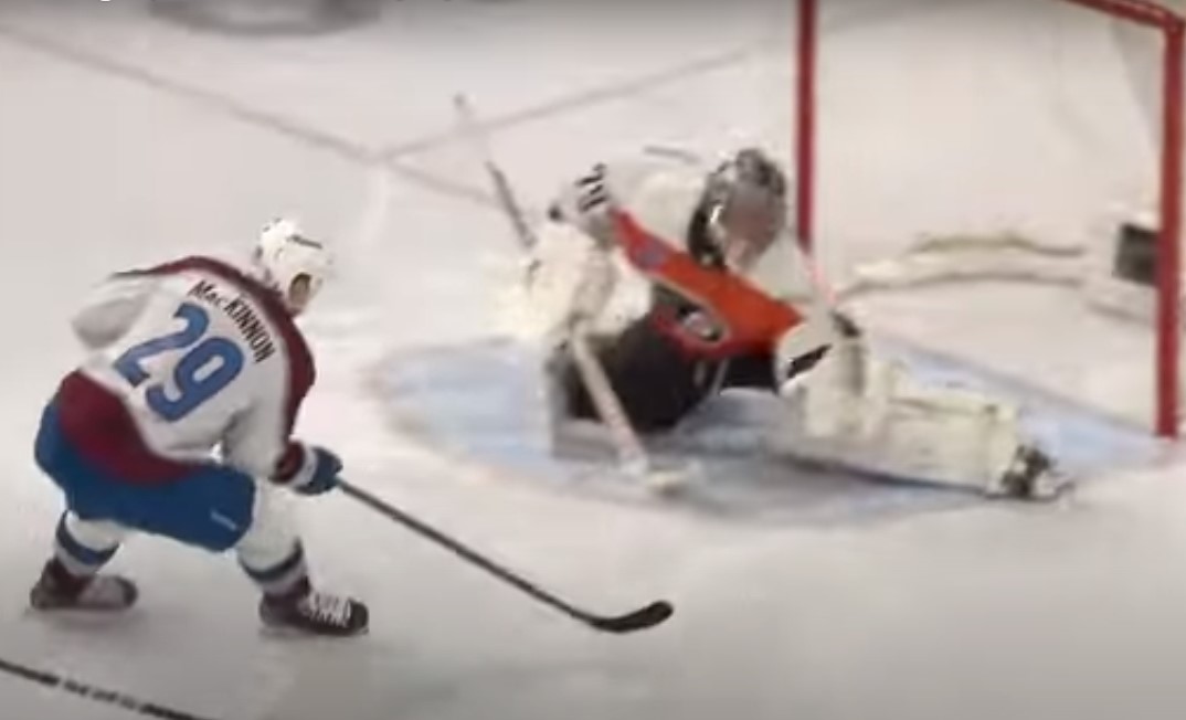 Top-5 : Nathan MacKinnon s'éclate avec quatre points face aux Flyers