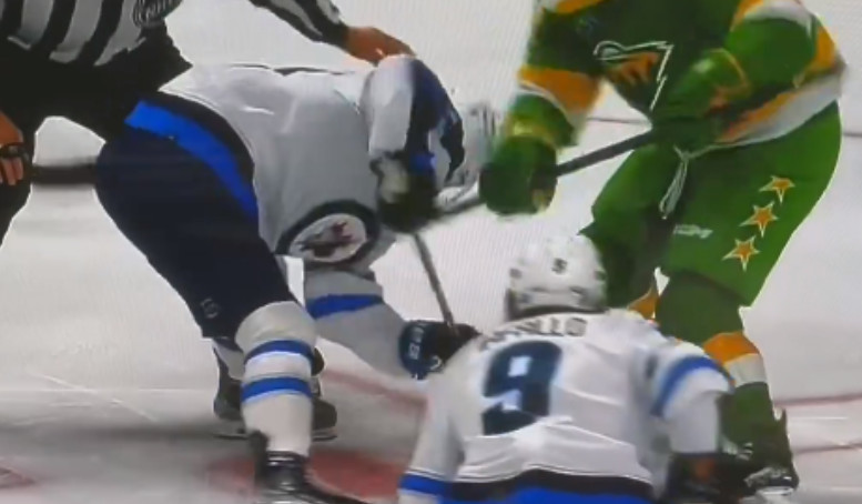 Ryan Hartman avoue que son coup de bâton sur Cole Perfetti était intentionnel