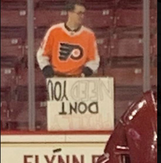 Des partisans des Flyers se sont momentanément vu refuser l'accès au match collégial de Cutter Gauthier