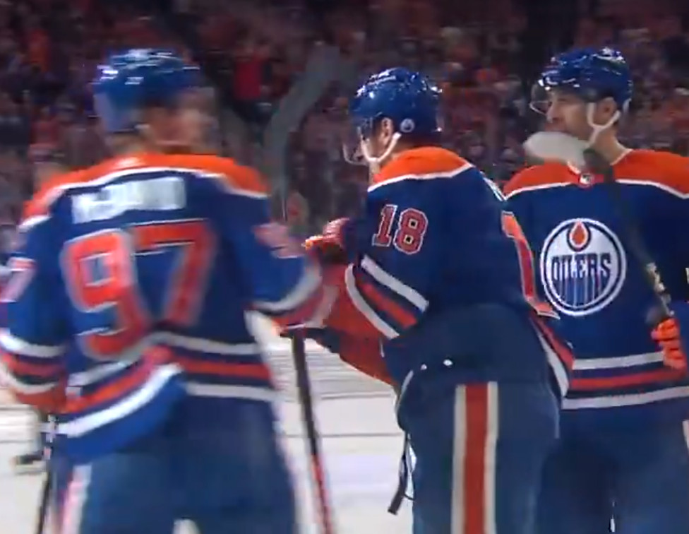 Top-5 : Connor McDavid atteint le plateau des 900 points