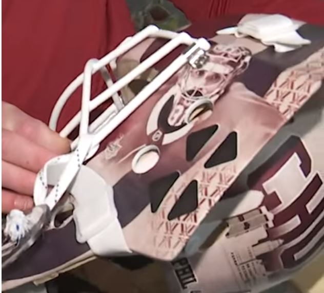 LPHF : une gardienne de Montréal rend hommage à Ken Dryden et Carey Price avec son masque