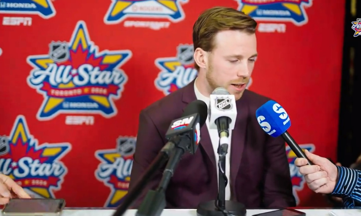 Les Canucks souhaitent garder Elias Lindholm à long terme