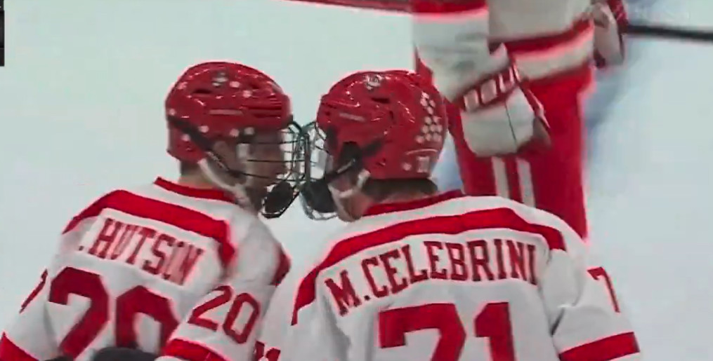 On ne se tanne pas de voir la chimie entre Lane Hutson et Macklin Celebrini