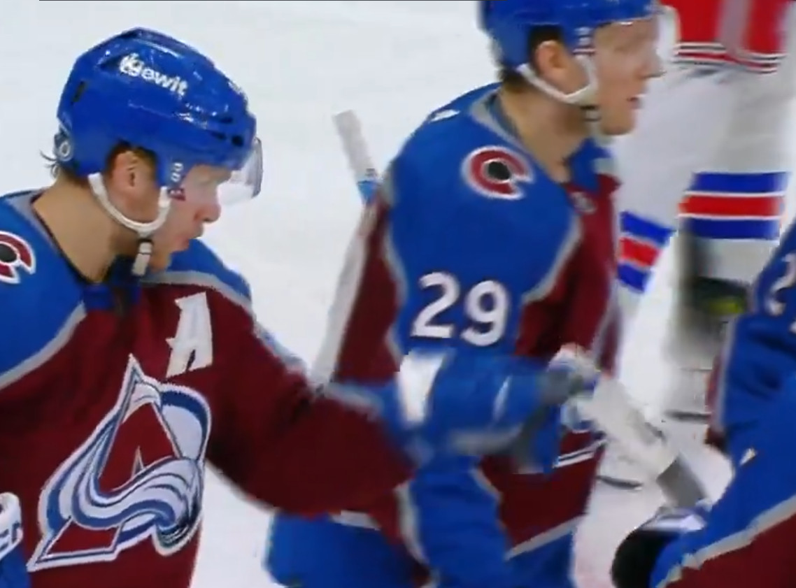 Top-5 : La séquence de points à domicile de Nathan MacKinnon s'arrête à 35