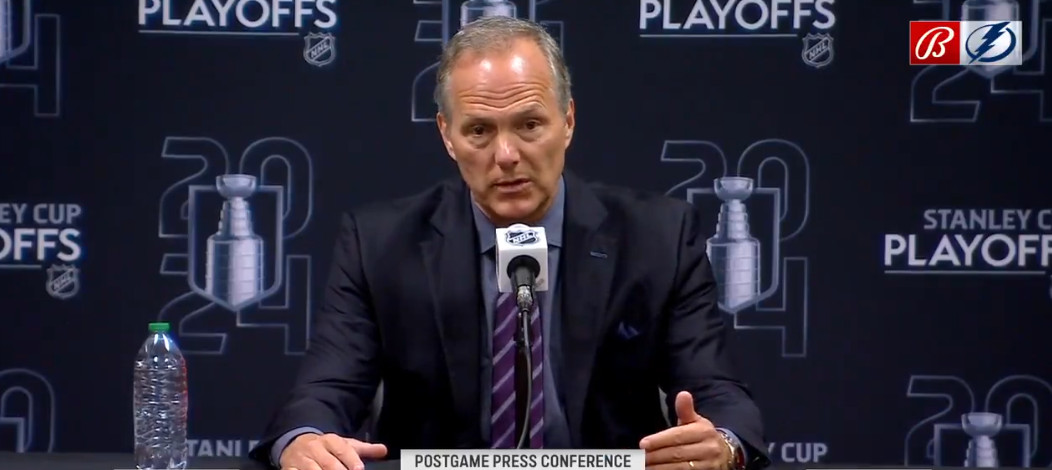 Jon Cooper : « mettre des jupes » aux gardiens qui ne peuvent pas prendre les contacts