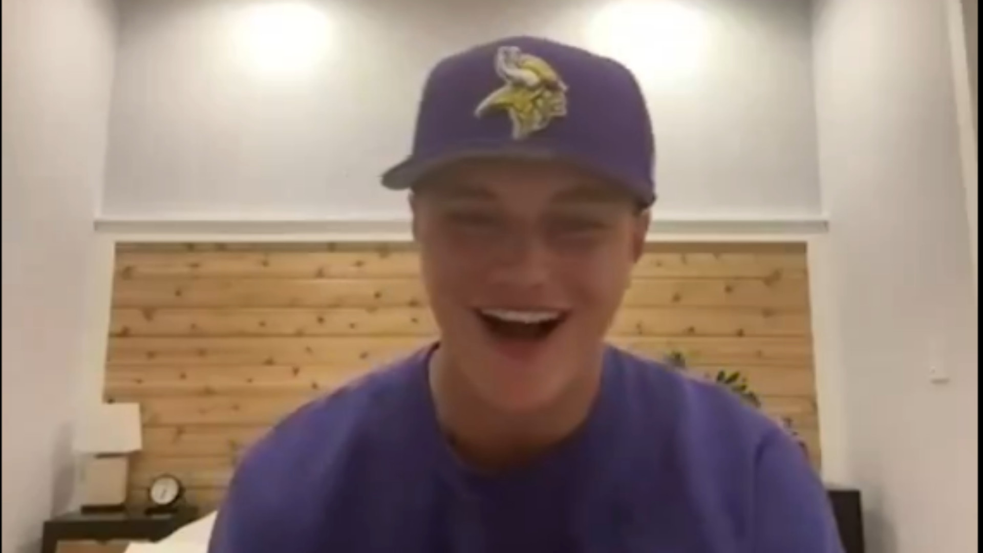 Le premier choix des Vikings s'est fait appeler par Wayne Gretzky après avoir été repêché