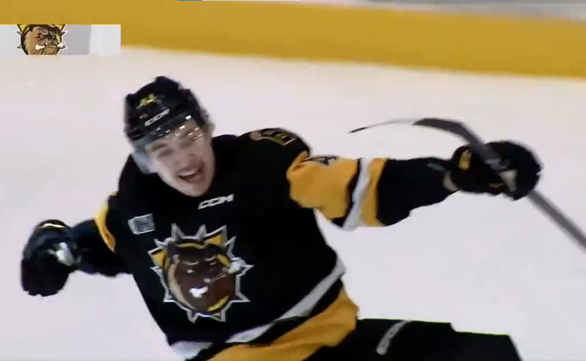 Florian Xhekaj signe son contrat d'entrée avec le Canadien