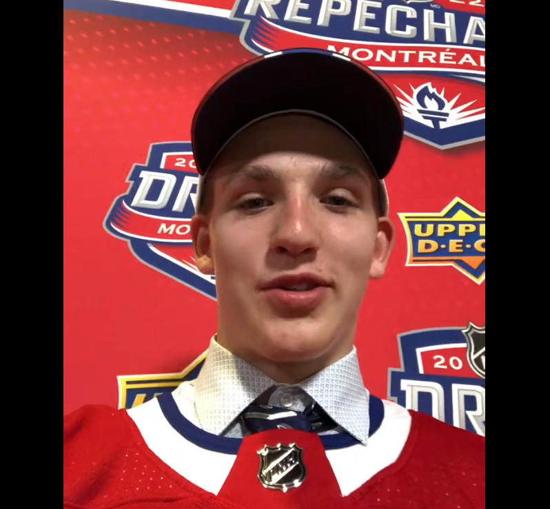 Lane Hutson est maintenant le défenseur le plus léger de la LNH