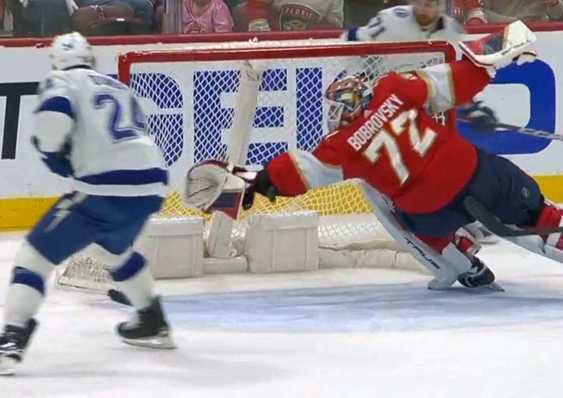 Sergei Bobrovsky réalise l'un des arrêts les plus spectaculaires de tous les temps