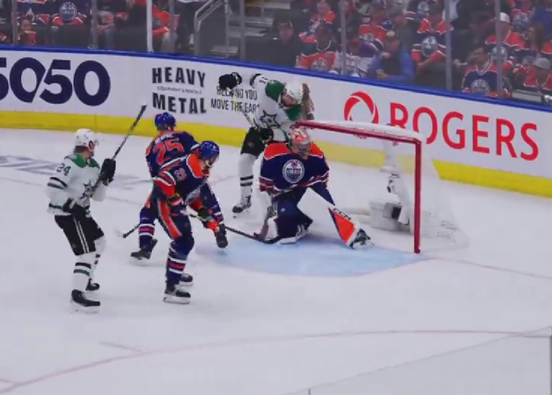 Séries en bref : Les Stars reviennent de l'arrière grâce au tour du chapeau de Jason Robertson